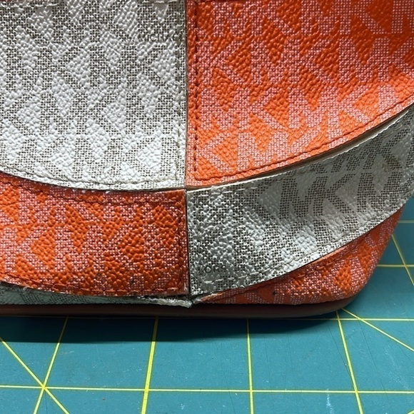 Michael Kors Signature Carter Large Tote Bag Orange / Gray - Picture 2 of 10